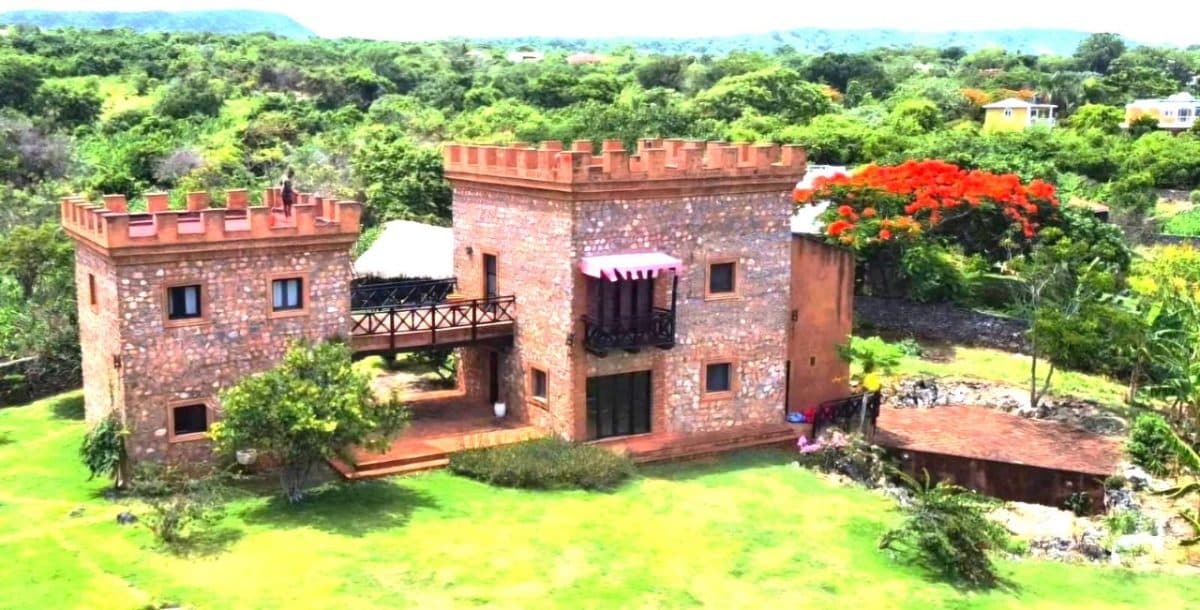El Castillo de Las Galeras: Una Joya Colonial Frente al Paraíso